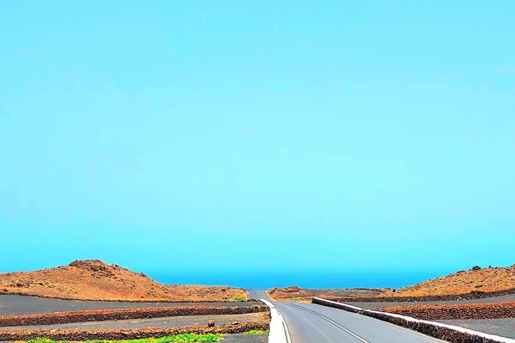 Lanzarote Ocean Loft B Apartment Tinajo Bagian luar foto